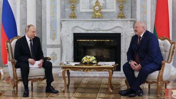 Президент РФ Владимир Путин и президент Белоруссии Александр Лукашенко во время переговоров в Минске
