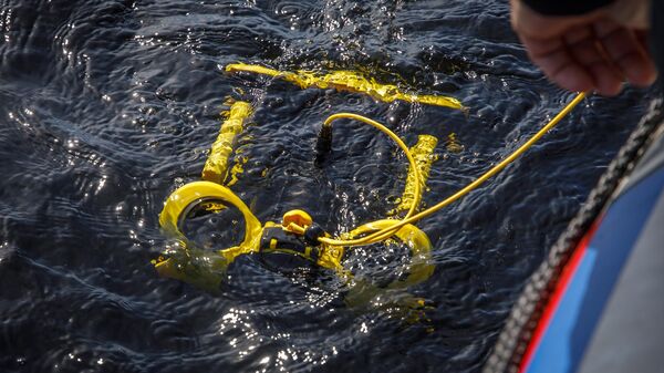 Подводный телеуправляемый аппарат подготовлен для исследования затонувшего объекта на глубине 100 метров