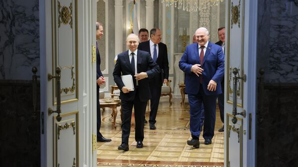 Лукашенко пригласил Путина на форум регионов Белоруссии и России