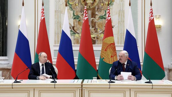 Президент РФ Владимир Путин и президент Белоруссии Александр Лукашенко во время совместного заявления для прессы по итогам на российско-белорусских переговоров