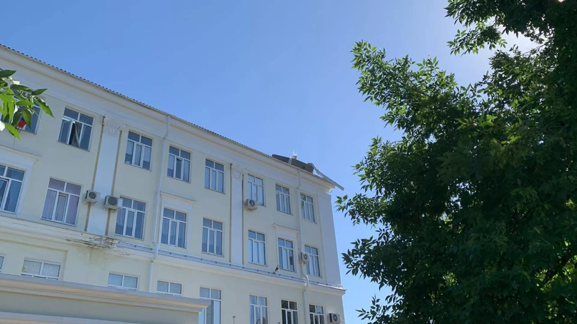Ветер снес часть крыши в школе №29 в Краснодаре Ветер снес часть крыши в школе №29 в Краснодаре - РИА Новости, 1920, 25.05.2024