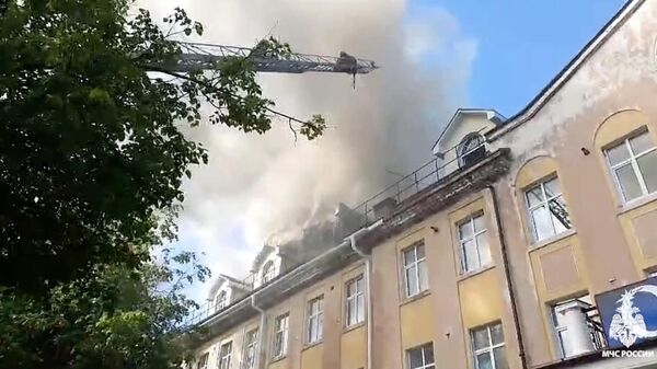 Тушение пожара в ТЦ в Кольчугино Владимирской области