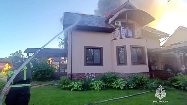 Тушение пожара после обстрелов в Белгородской области 