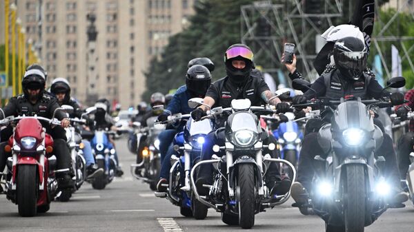 В Московском мотопараде приняли участие более 15 тысяч мотоциклистов