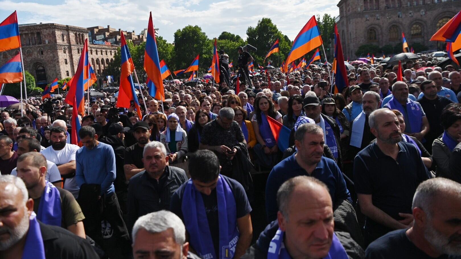 Участники митинга протеста с требованием отставки премьер-министра Армении Никола Пашиняна в Ереване - РИА Новости, 1920, 26.05.2024