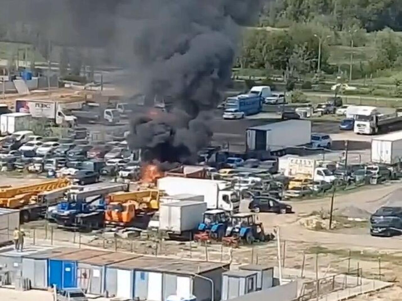 На штрафстоянке в Мытищах загорелись девять машин - РИА Новости, 27.05.2024