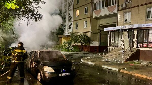 Последствия обстрела спального района в Белгороде