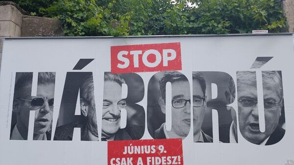 Плакаты в поддержку венгерского премьера Виктора Орбана в Будапеште