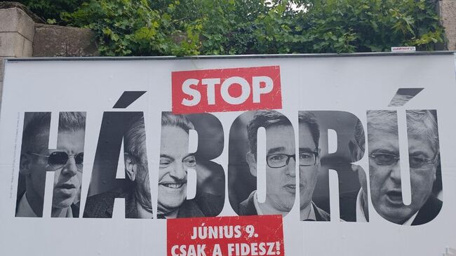 Плакаты в поддержку венгерского премьера Виктора Орбана в Будапеште