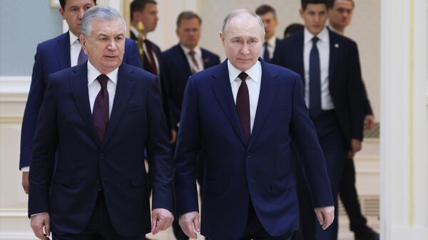 Президент РФ Владимир Путин и президент Узбекистана Шавкат Мирзиеев на российско-узбекистанских переговорах