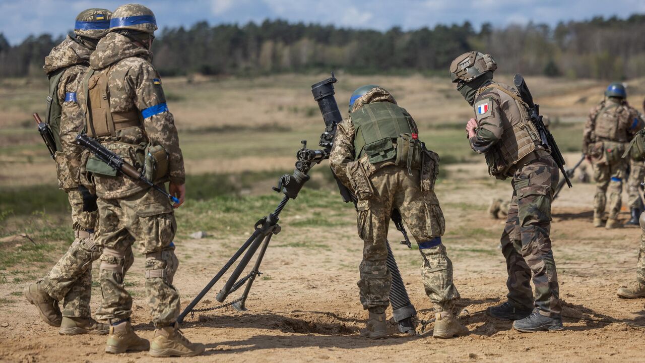 СМИ: во Франции прорабатывают отправку военных инструкторов на Украину -  РИА Новости, 27.05.2024