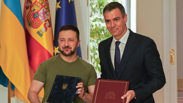 Владимир Зеленский и Педро Санчес после подписания двусторонних соглашений о безопасности в Мадриде. 27 мая 2024