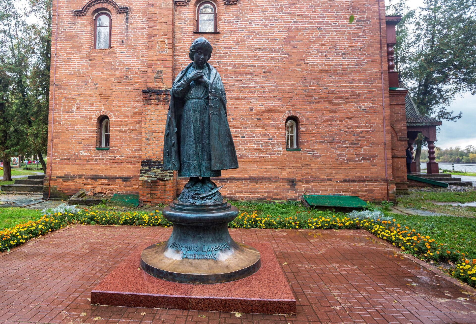 Памятный монумент царевичу Дмитрию рядом с местом его гибели в городе Угличе Ярославской области - РИА Новости, 1920, 27.05.2024