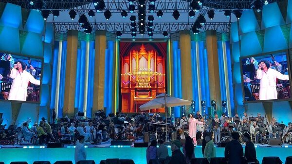 Выступление Московского джазового оркестра у Великой Китайской стены