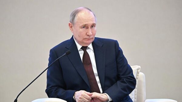 Путин отвечает на вопросы журналистов по итогам визита в Узбекистан