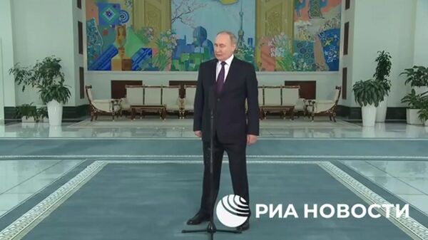 Путин: К сожалению, пока Александр Григорьевич военными на Украине не командует