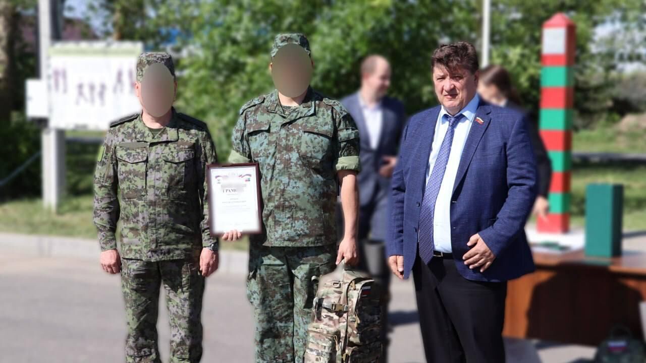 Председатель Белгородской областной Думы Юрий Клепиков поздравил пограничников с профессиональным праздником - РИА Новости, 1920, 28.05.2024