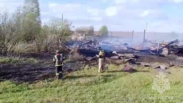 Тушение пожара в деревне Березовка Артинского округа Свердловской области