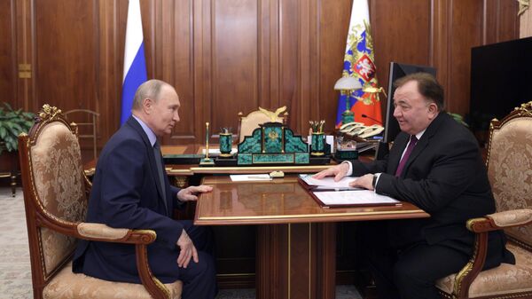 Президент РФ Владимир Путин и глава Республики Ингушетия Махмуд-Али Калиматов во время встречи