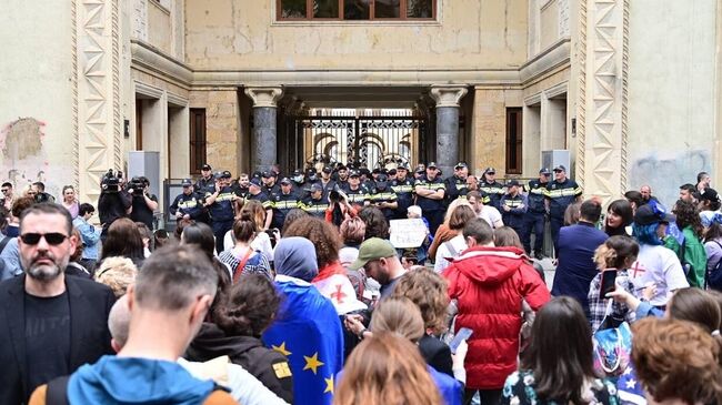 Акция протеста противников закона об иноагентах в Тбилиси