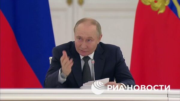 Путин: Мы все должны работать так, как наши ребята работают на линии фронта