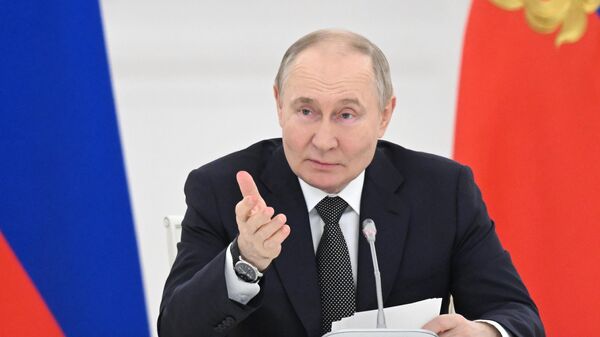 Президент России Владимир Путин проводит расширенное заседание Совета по стратегическому развитию и нацпроектам и комиссий Госсовета РФ