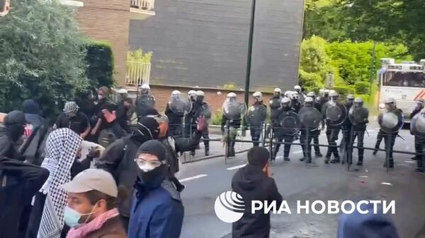 Полиция применила водометы и слезоточивый газ на акции у посольства Израиля в Брюсселе