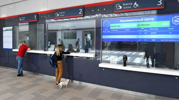 Пассажиры приобретают билеты в кассах транспортно-пересадочного узла Инновационный центр Сколково