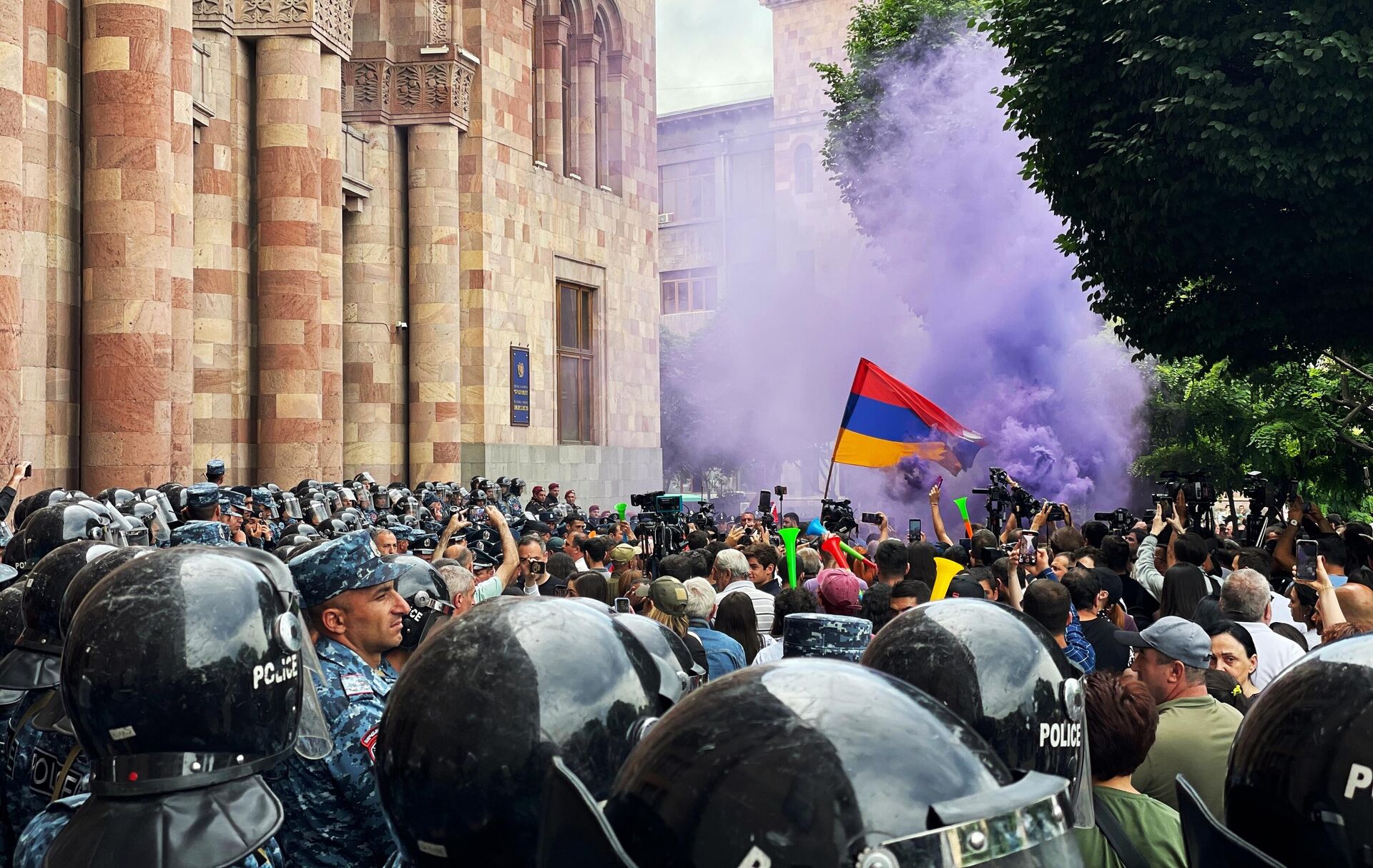 Участники акции протеста на площади Республики в центре Еревана - РИА Новости, 1920, 27.06.2025