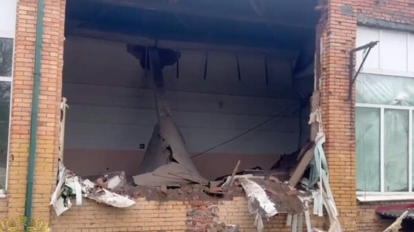 Место обрушения потолка и части стены в школе в селе Вольно-Надеждинское Приморского края