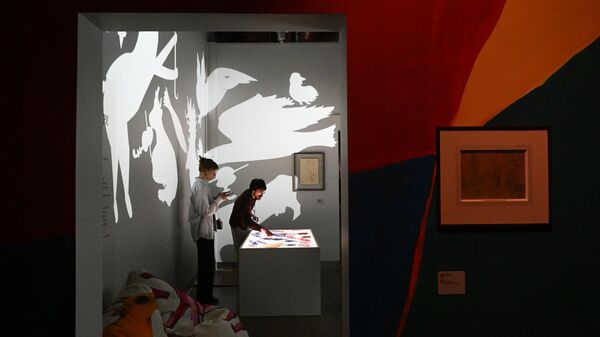 Посетители на открытии выставки В ожидании чуда. Посвящение Марку Шагалу в Еврейском музее и центре толерантности