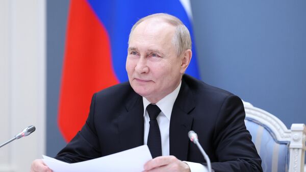 Президент РФ Владимир Путин в режиме видеоконференции проводит встречу с многодетными семьями. 30 мая 2024