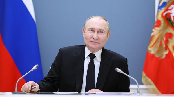 Президент РФ Владимир Путин в режиме видеоконференции проводит встречу с многодетными семьями