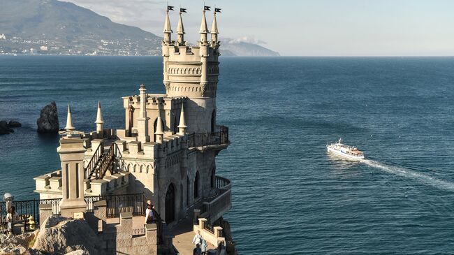 Замок Ласточкино гнездо в поселке Гаспра в Крыму