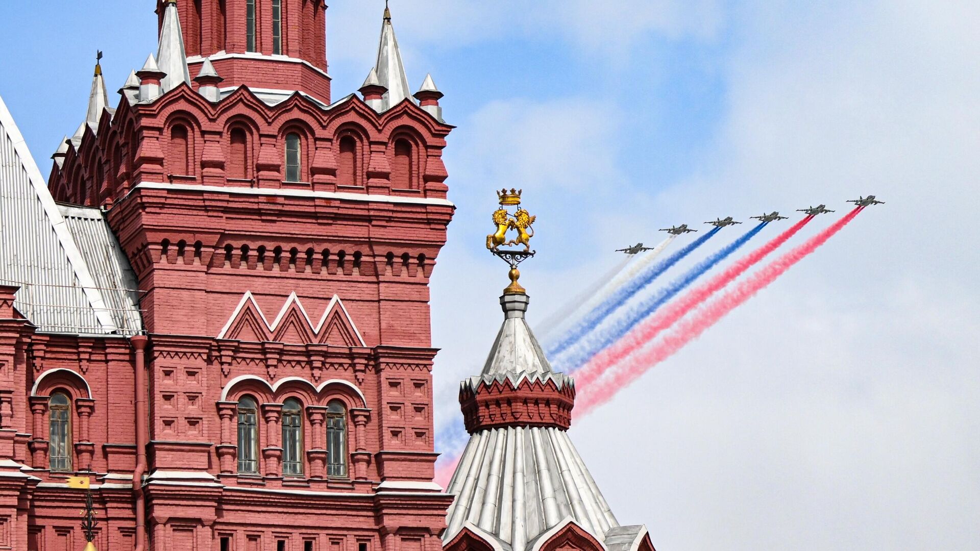 Штурмовики Су-25БМ на военном параде на Красной площади в честь 79-летия Победы в Великой Отечественной войне - РИА Новости, 1920, 08.07.2024