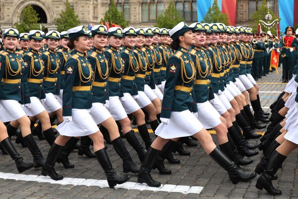 Парадный расчет военнослужащих-женщин на военном параде на Красной площади в честь 79-летия Победы в Великой Отечественной войне