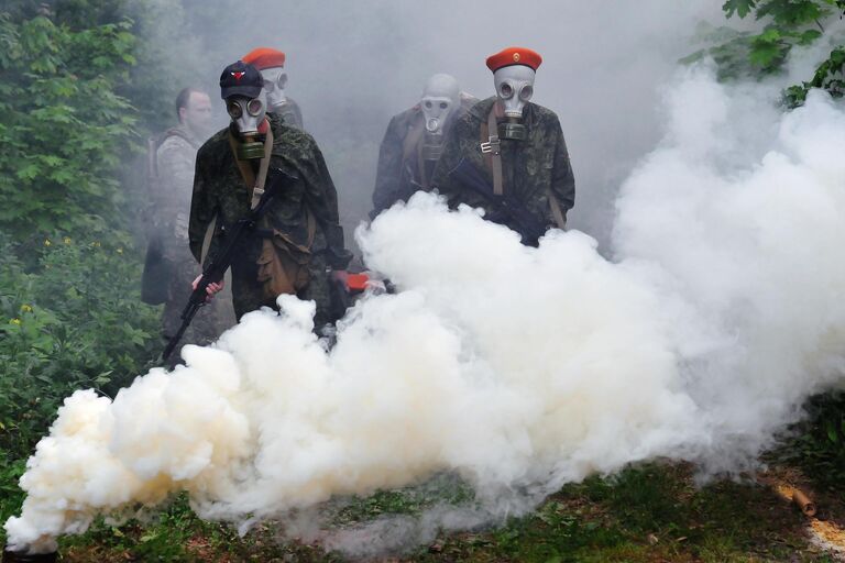 Занятия по начальной военной подготовке с допризывниками под руководством инструкторов центра тактической медицины Русичъ на базе учебно-методического центра Авангард в поселке Георгиевский Тамбовской области