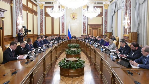 Председатель правительства Михаил Мишустин проводит совещание с членами кабинета министров
