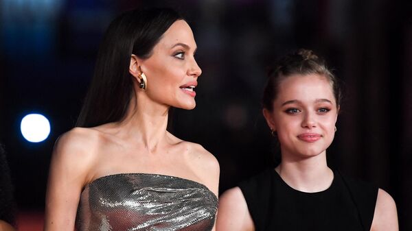 Американская актриса Анджелина Джоли с дочерью Шайло