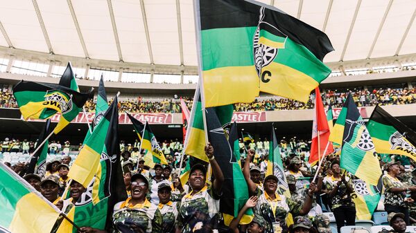 Сторонники Африканского национального конгресса (АНК) на стадионе Мозес Мабида в Дурбане, ЮАР