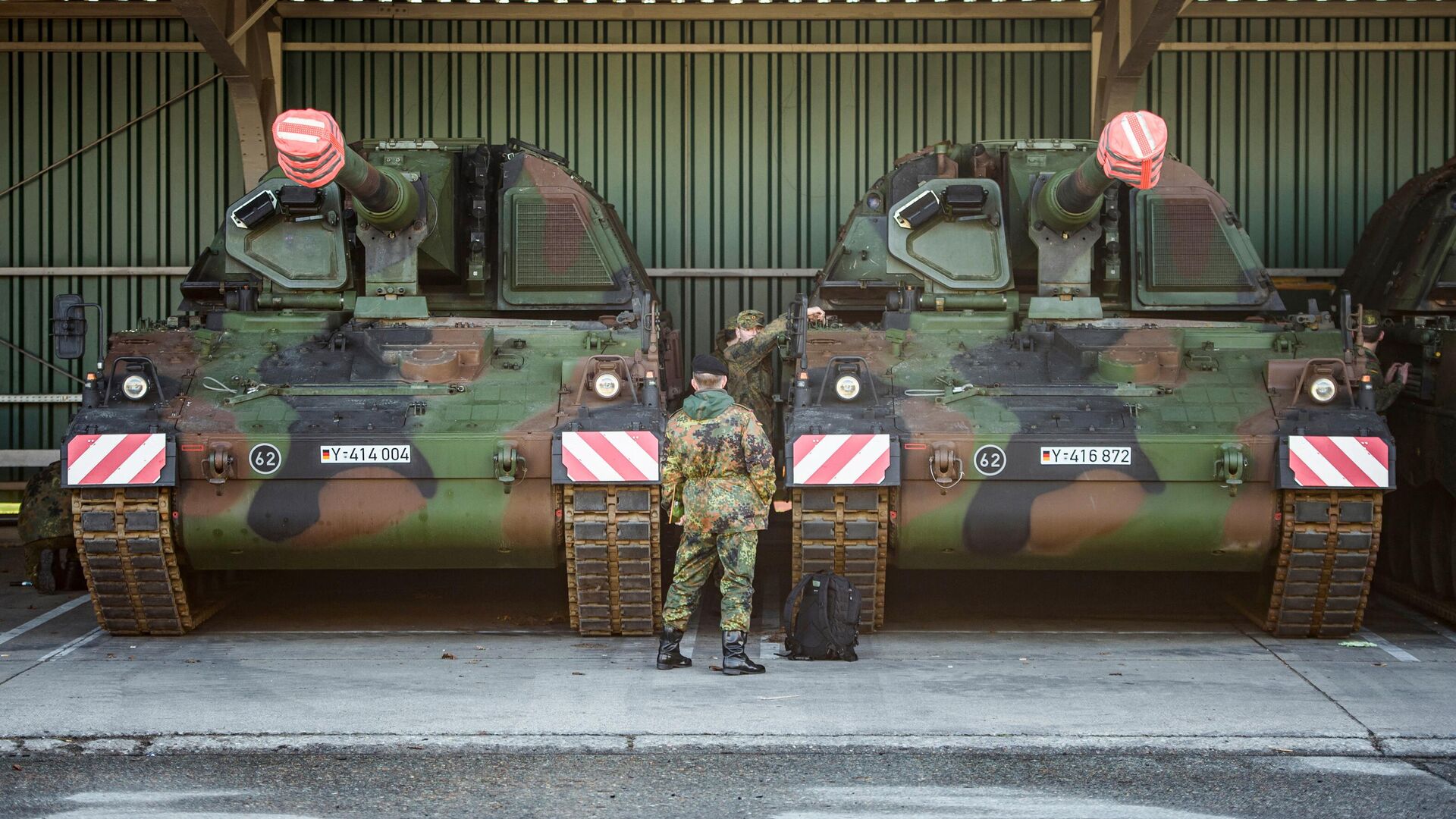 Немецкие самоходные артиллерийские установки PzH 2000 (Panzerhaubitze 2000) на военной базе в Мюнстере - РИА Новости, 1920, 30.08.2024