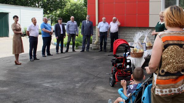 Тамбовские депутаты по поручению Матушкина привезли подарки в Дом ребенка