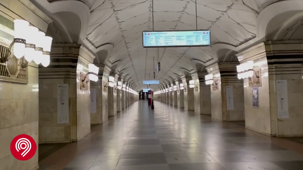 Обстановка на станциях Сокольнической линии метро, где остановлено движение на участке из-за технической неисправности