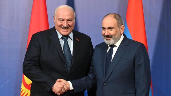 Президент Белоруссии Александр Лукашенко и премьер-министр Армении Никол Пашинян