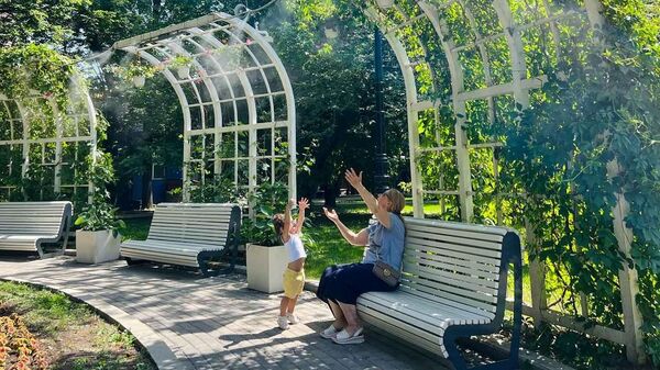 Специальные арки для охлаждения в парках Москвы