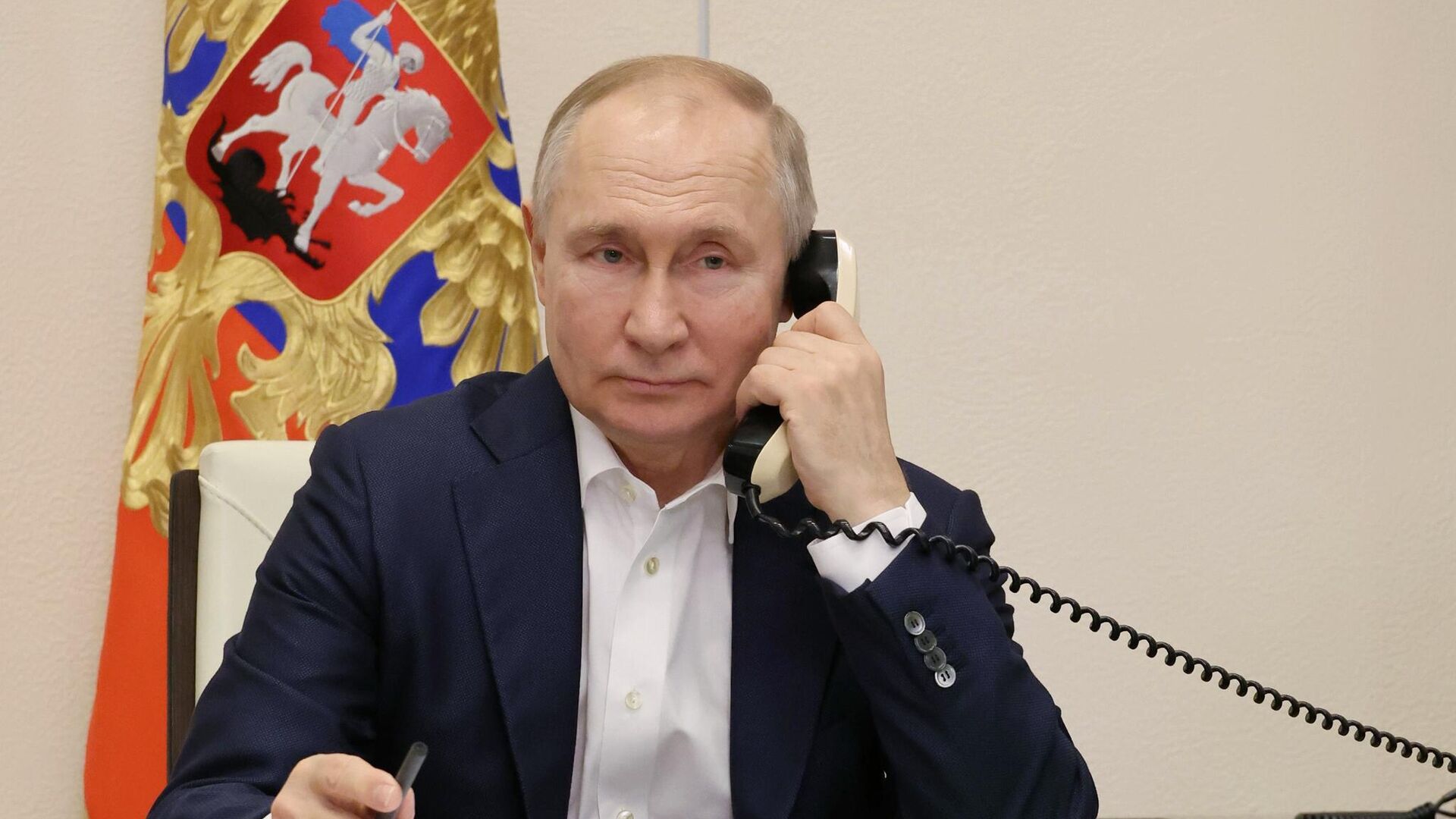 Владимир Путин во время телефонного разговора - РИА Новости, 1920, 10.06.2024