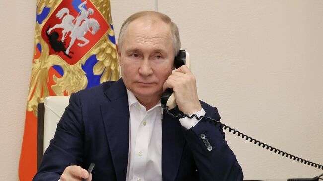 Путин в понедельник проведет международный телефонный разговор