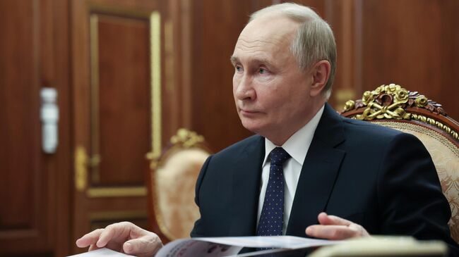 Путин на встрече с Бегловым отметил важность обратной связи с людьми