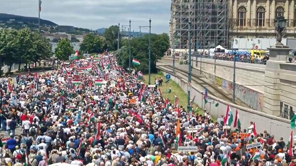  Акция Марш мира в Будапеште против вовлечения Венгрии в конфликт на Украине