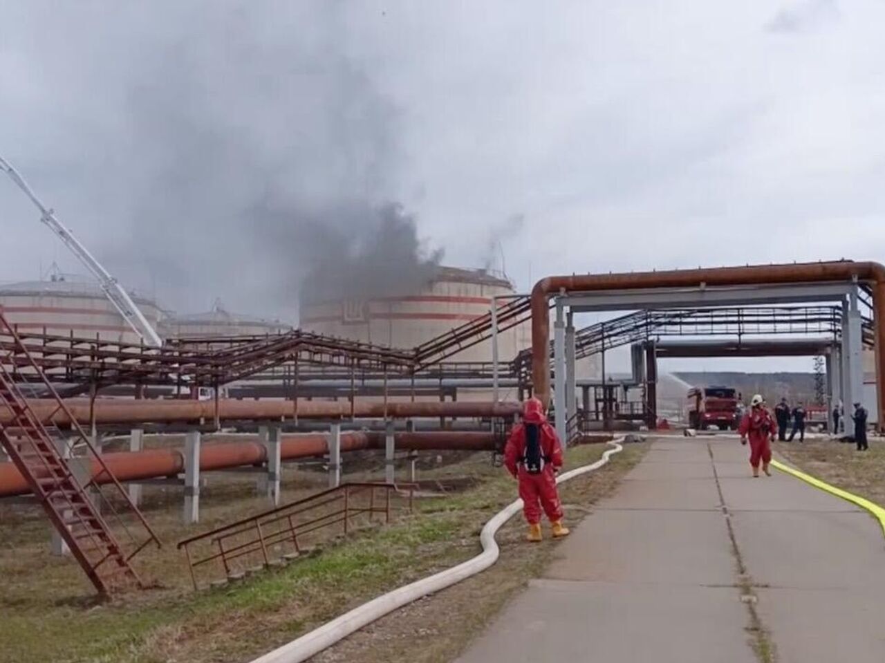 В Коми потушили пожар на Ухтинском НПЗ - РИА Новости, 02.06.2024